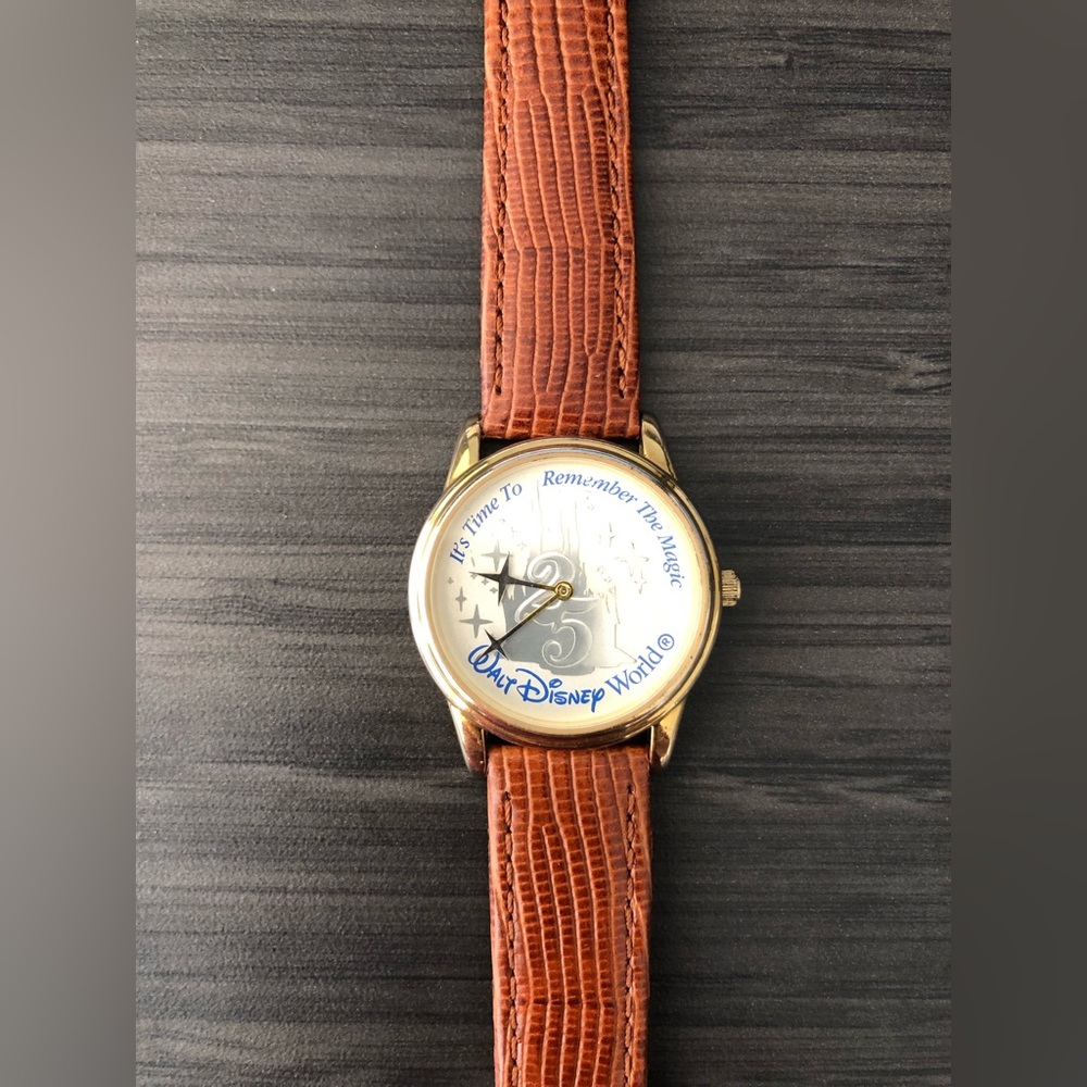Vintage 25th anniversary Walt Disney Quartz watch